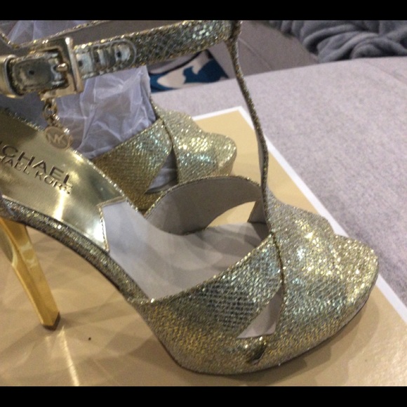 Micheal Kors Gold Diana T-Strap Heels - Picture 4 of 11
